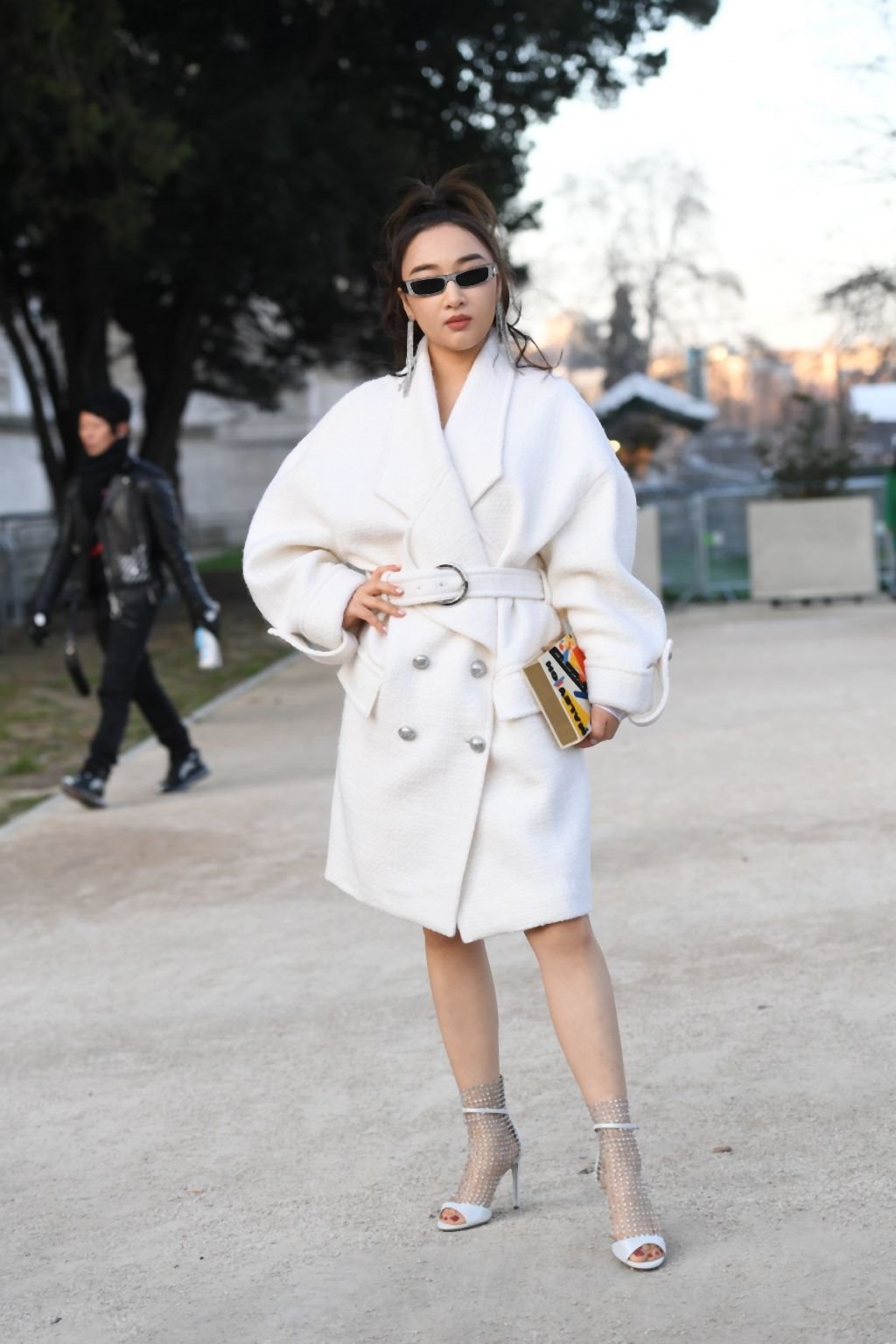 KAPUTI KOJE VOLE ŽENE U PARIZU: kako se nosi KAMEL kaput u 2020. godini i šta će se nositi sledeće zime