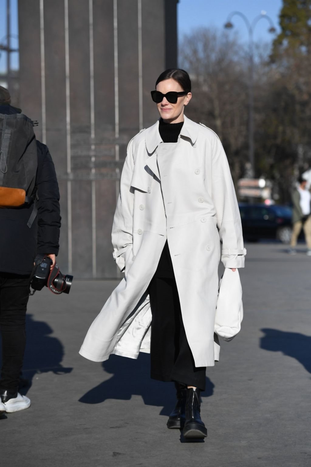 KAPUTI KOJE VOLE ŽENE U PARIZU: kako se nosi KAMEL kaput u 2020. godini i šta će se nositi sledeće zime