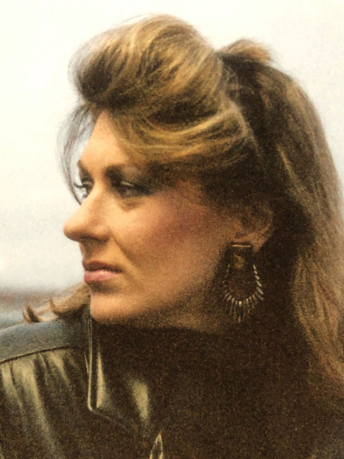 DAMA KOJA BLISTA U SEDMOJ DECENIJI: Niki Redklif uživa u starenju i voli klasičan modni stil (FOTO)