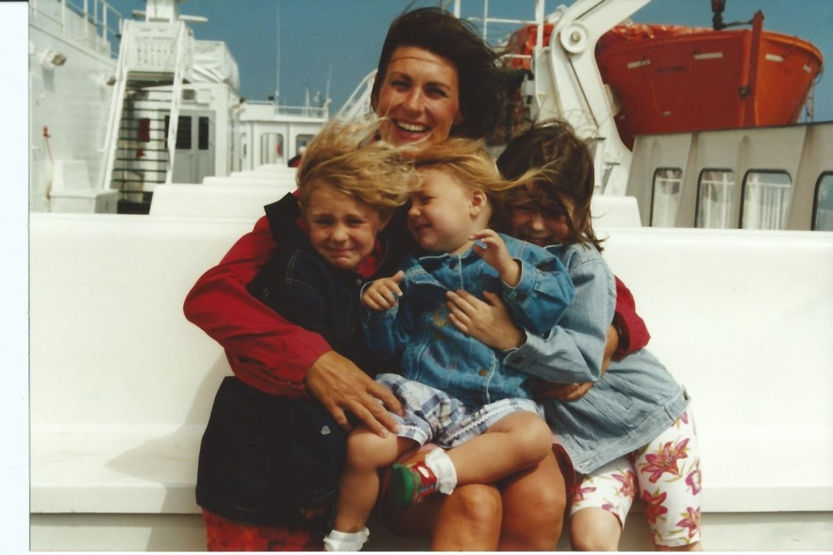 DAMA KOJA BLISTA U SEDMOJ DECENIJI: Niki Redklif uživa u starenju i voli klasičan modni stil (FOTO)