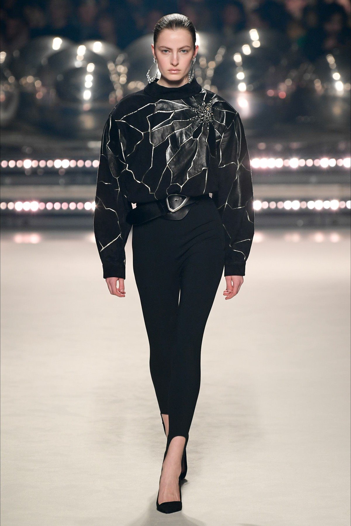 NAJLEPŠA MODA ZA 2020: pantalone, jakne, haljine i suknje koje će SVE ŽENE obožavati (FOTO)