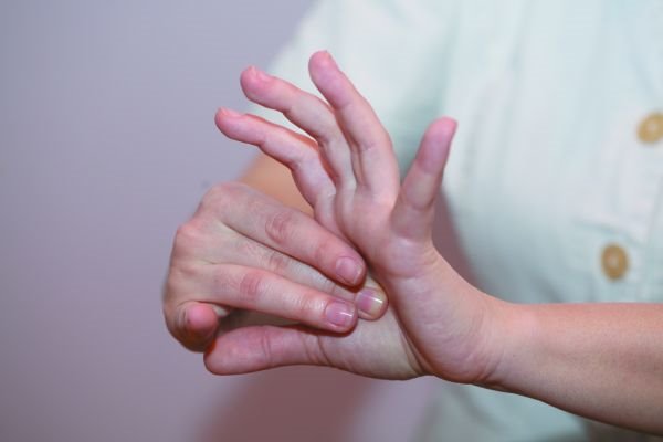 Otklonite bol pritiskom prsta