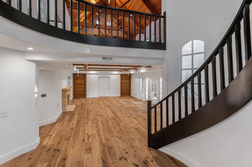 DOM I BAŠTA IZ SNOVA: ni slavna glumica nije odolela prelepom dvorištu sa bazenom (FOTO)