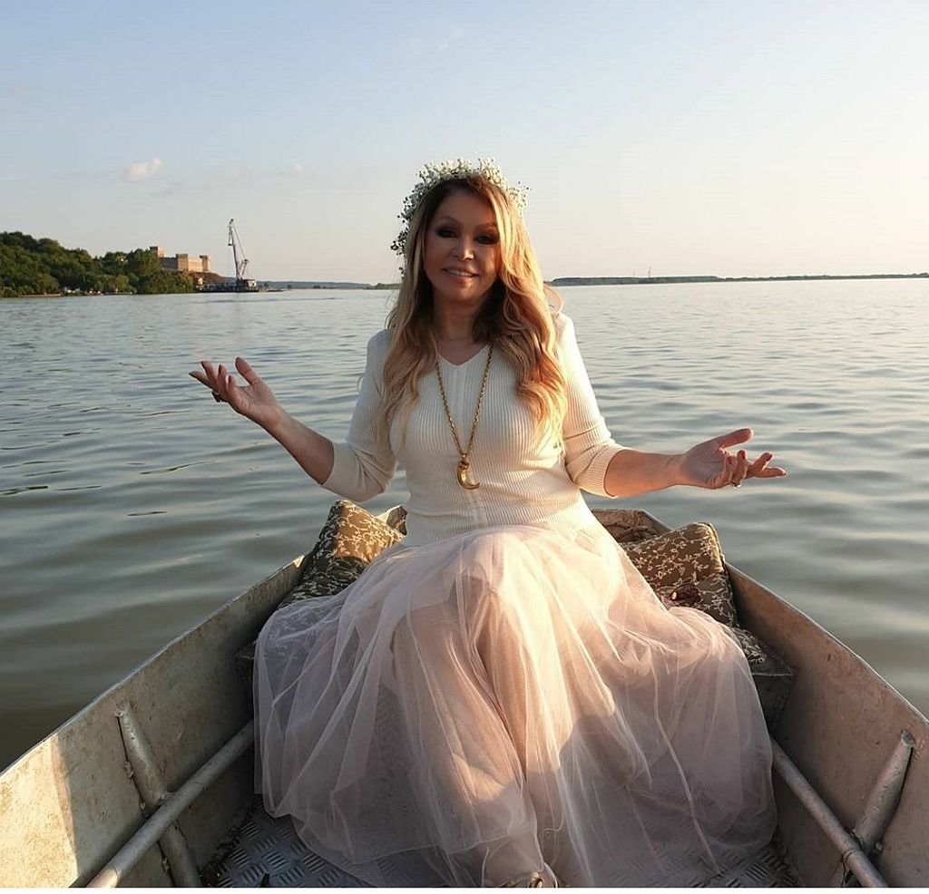 NEDA GLASA ZA PRAVU LJUBAV! Pop diva u novom spotu u do sada neviđenom izdanju!