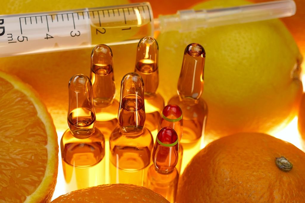 vitamini-u-tabletama-vitaminske-infuzije-medicina-intravenska-suplementacija