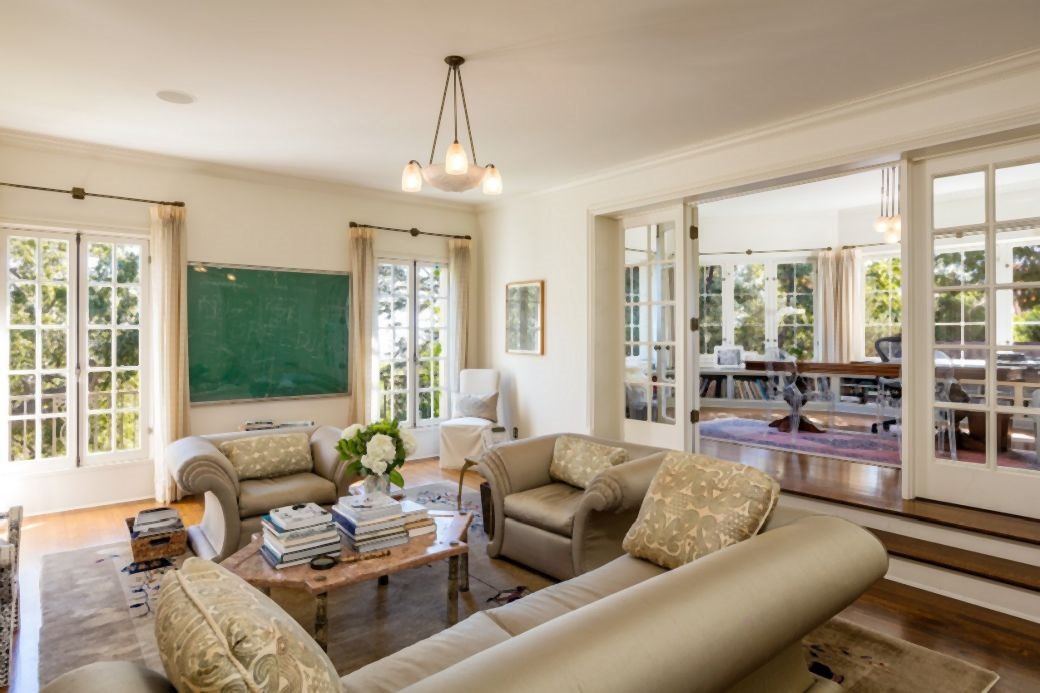 kako izgleda kuca andjeline dzoli