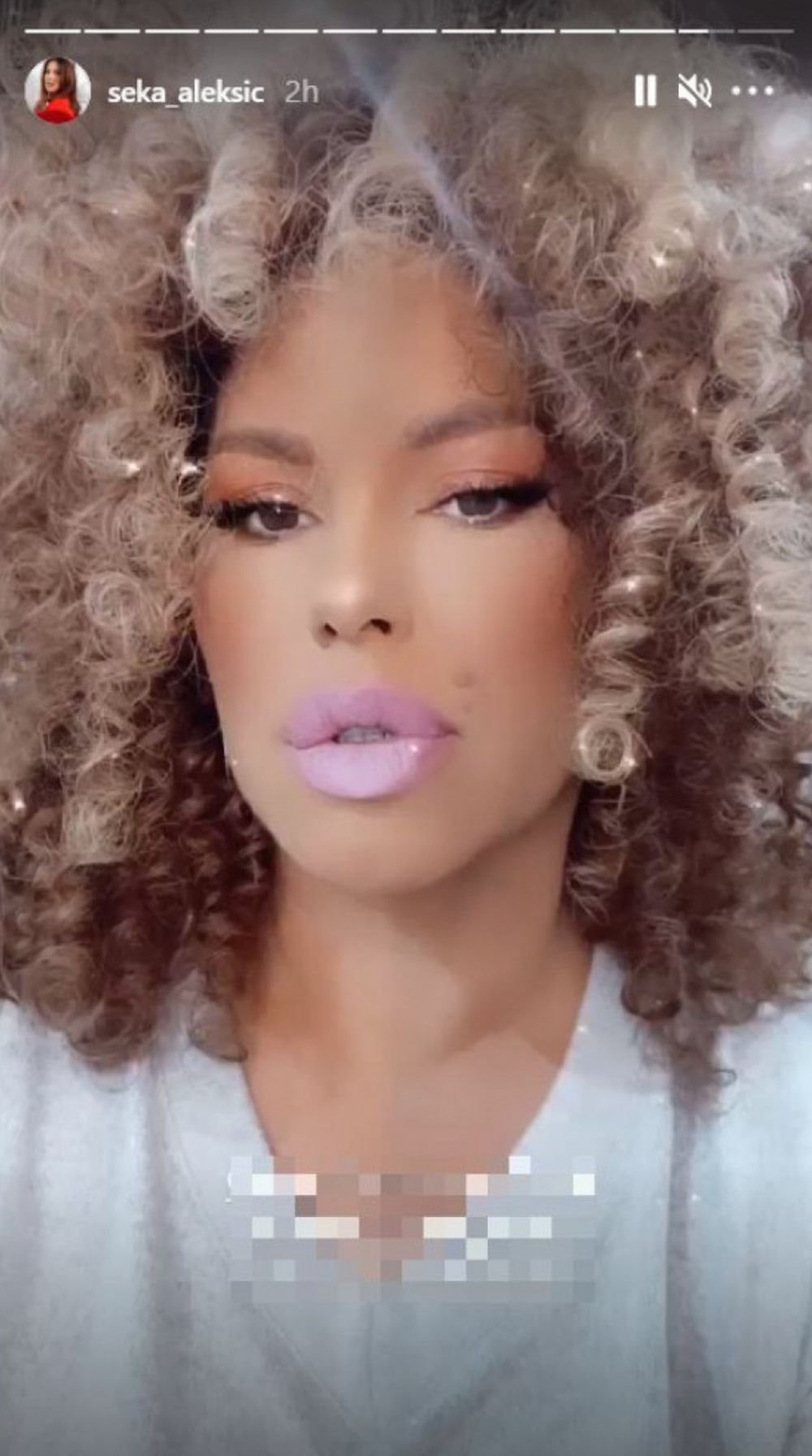 seka aleksic nova frizura afro lokne