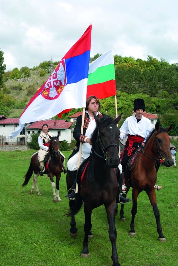 Žena sa kancelarijom u prirodi