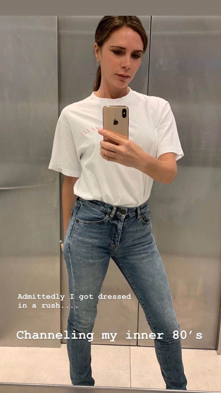 Bela majica je uvek u trendu