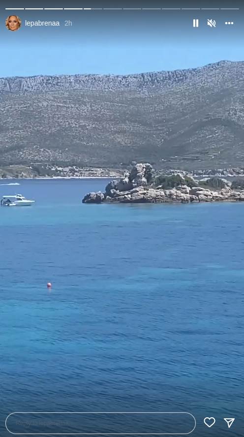 Lepa Brena na letovanju