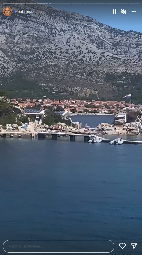 Lepa Brena na letovanju