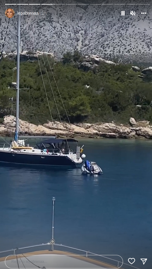 Lepa Brena na letovanju