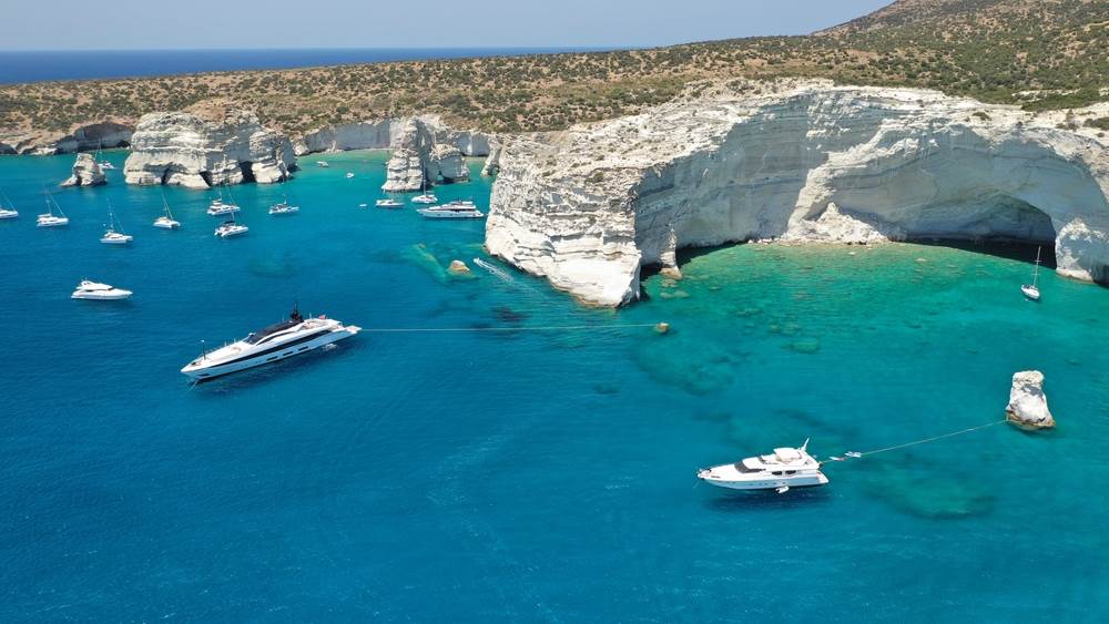 grcka plaza milos ostrvo.jpg