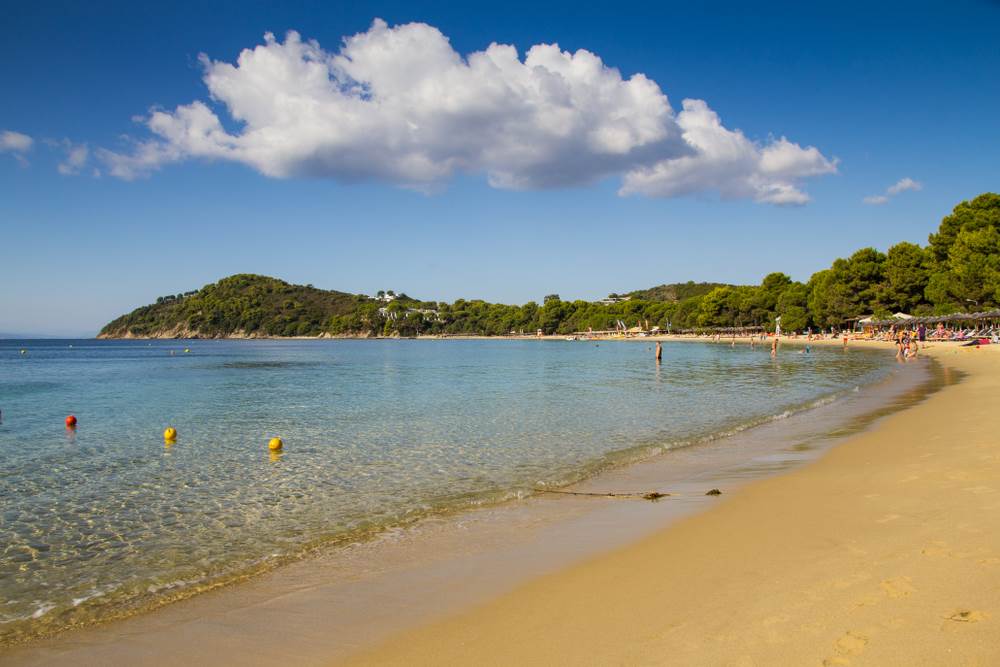 grcka plaza Koukounaries.jpg