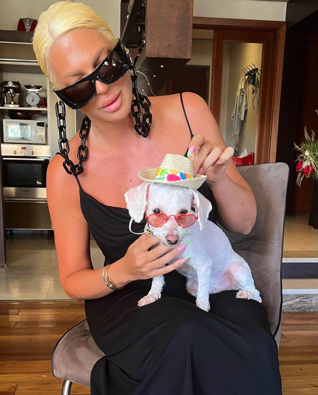 jelena karleusa usvojila psa 2.jpg