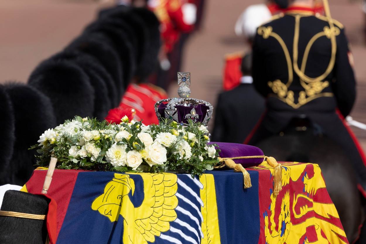 Kovčeg kraljice Elizabete napustio Bakingemsku palatu