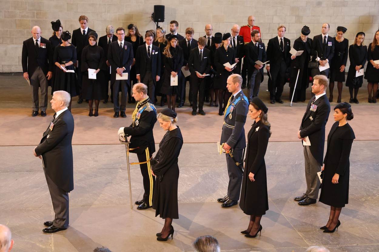 Kovčeg kraljice Elizabete napustio Bakingemsku palatu