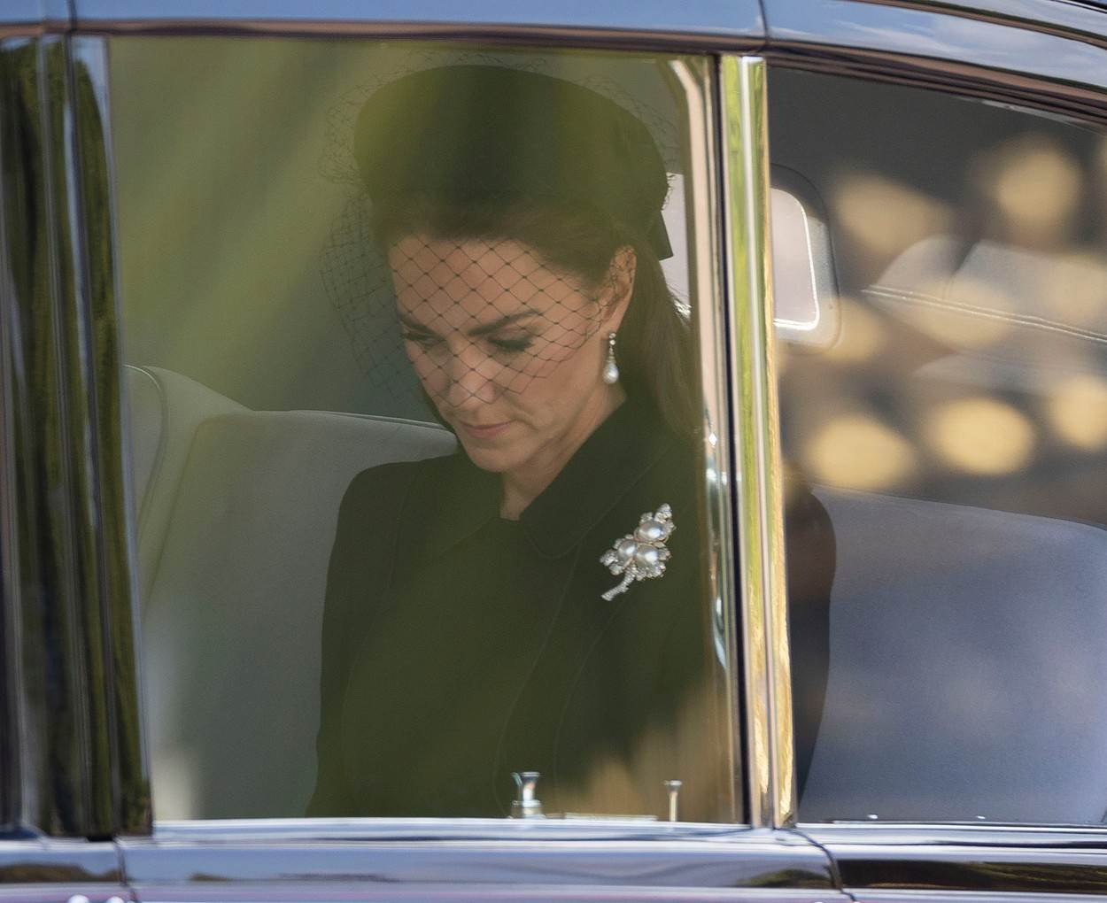 Kovčeg kraljice Elizabete napustio Bakingemsku palatu