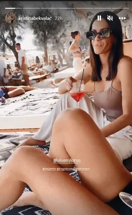 natasa bekvalac i kristina na mikonosu.jpg