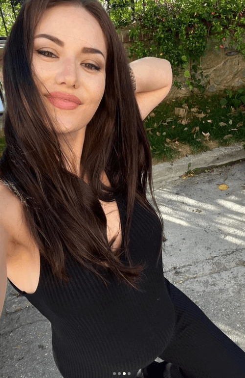 Fahrije Evdžen pokazala trudnički stomak