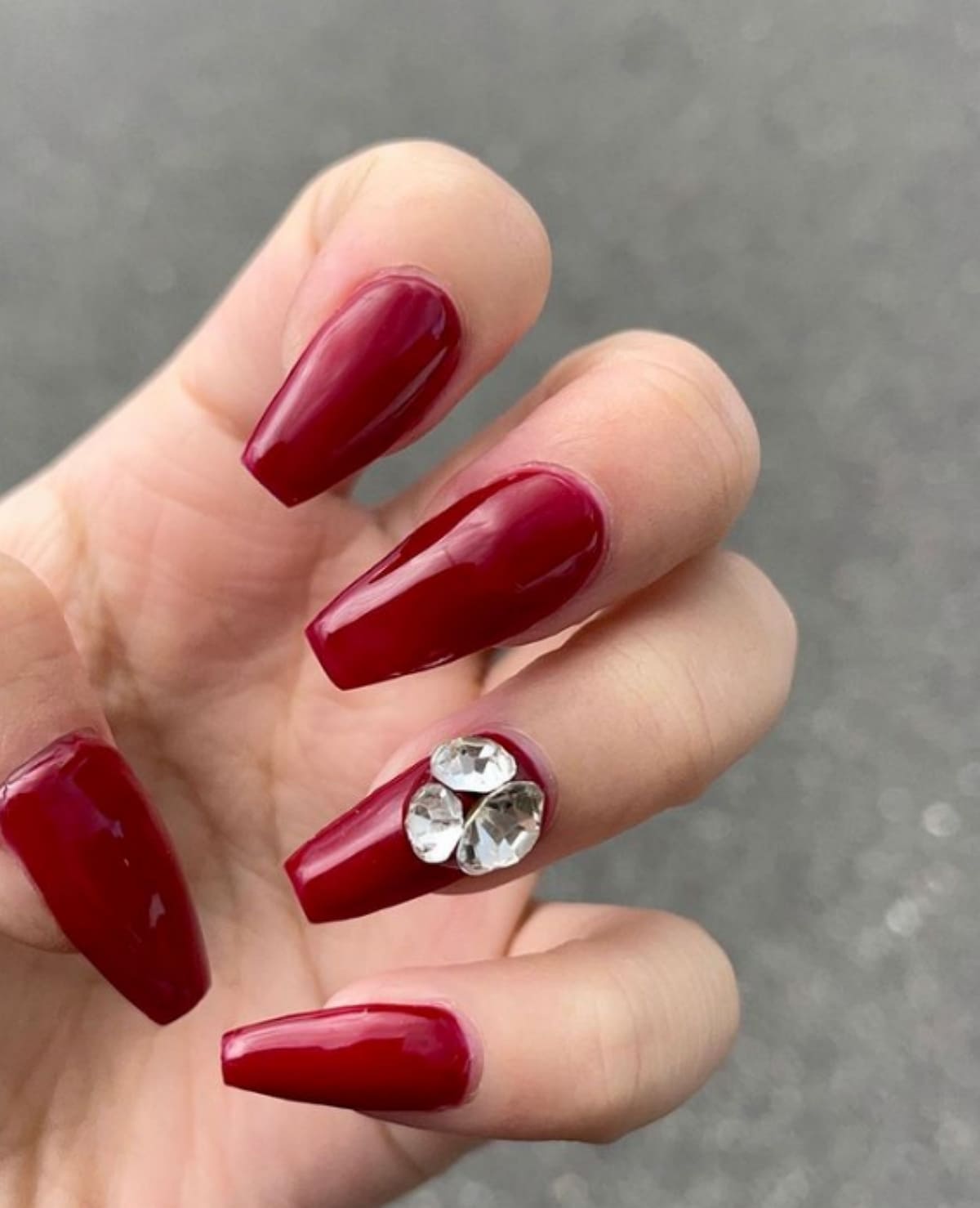 manikir crveni lak za nokte-min.jpg
