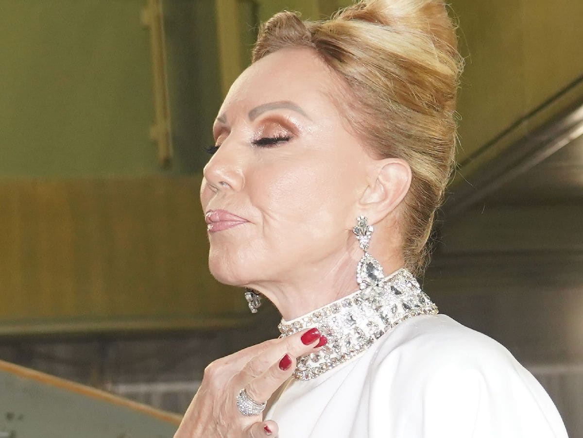 lepa brena 2-min.jpg