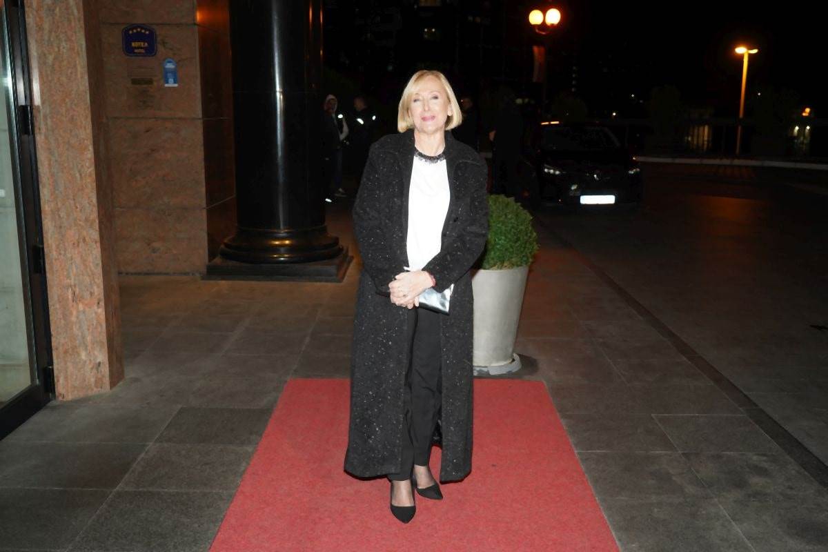 srpske glumice i voditeljke vecernja moda 011-min.jpg