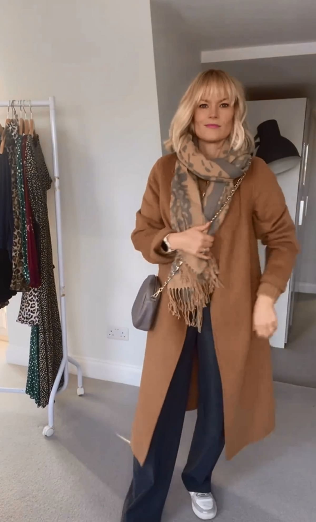 kamel sa sivom bojom-min.jpg