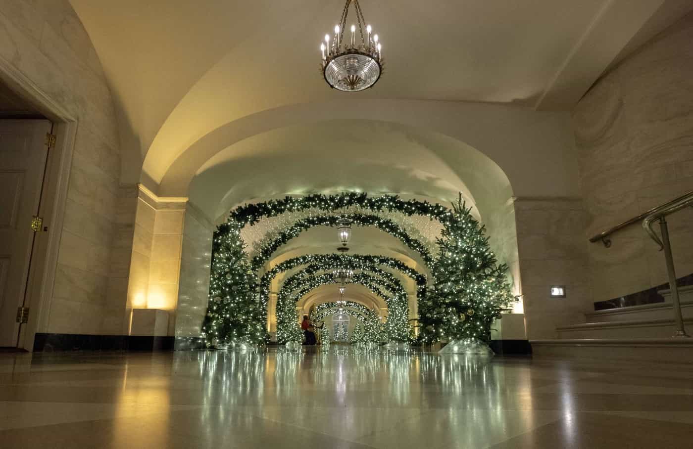 okicene jelke u beloj kuci 0942673032-min.jpg