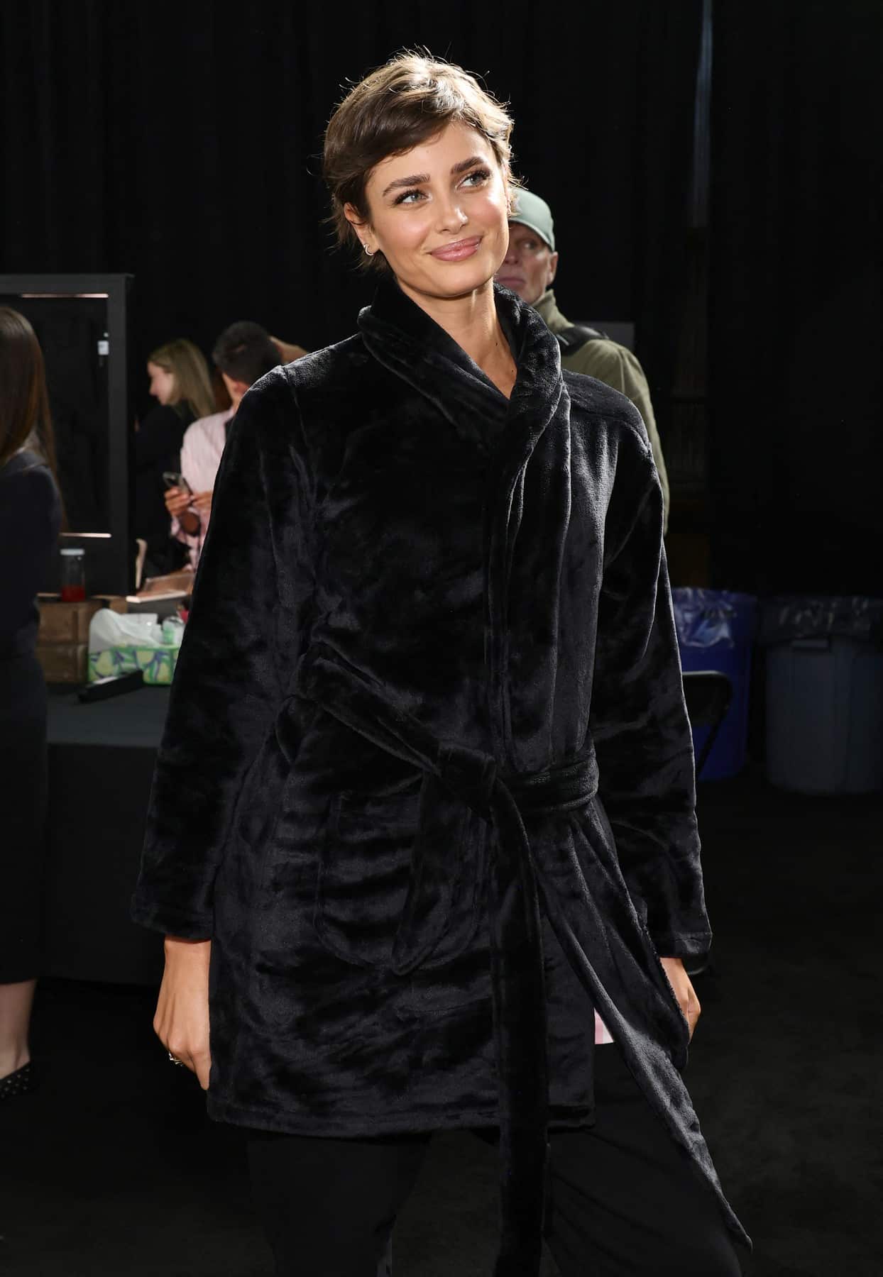 manekenka tejlor hil 0921442338-min.jpg