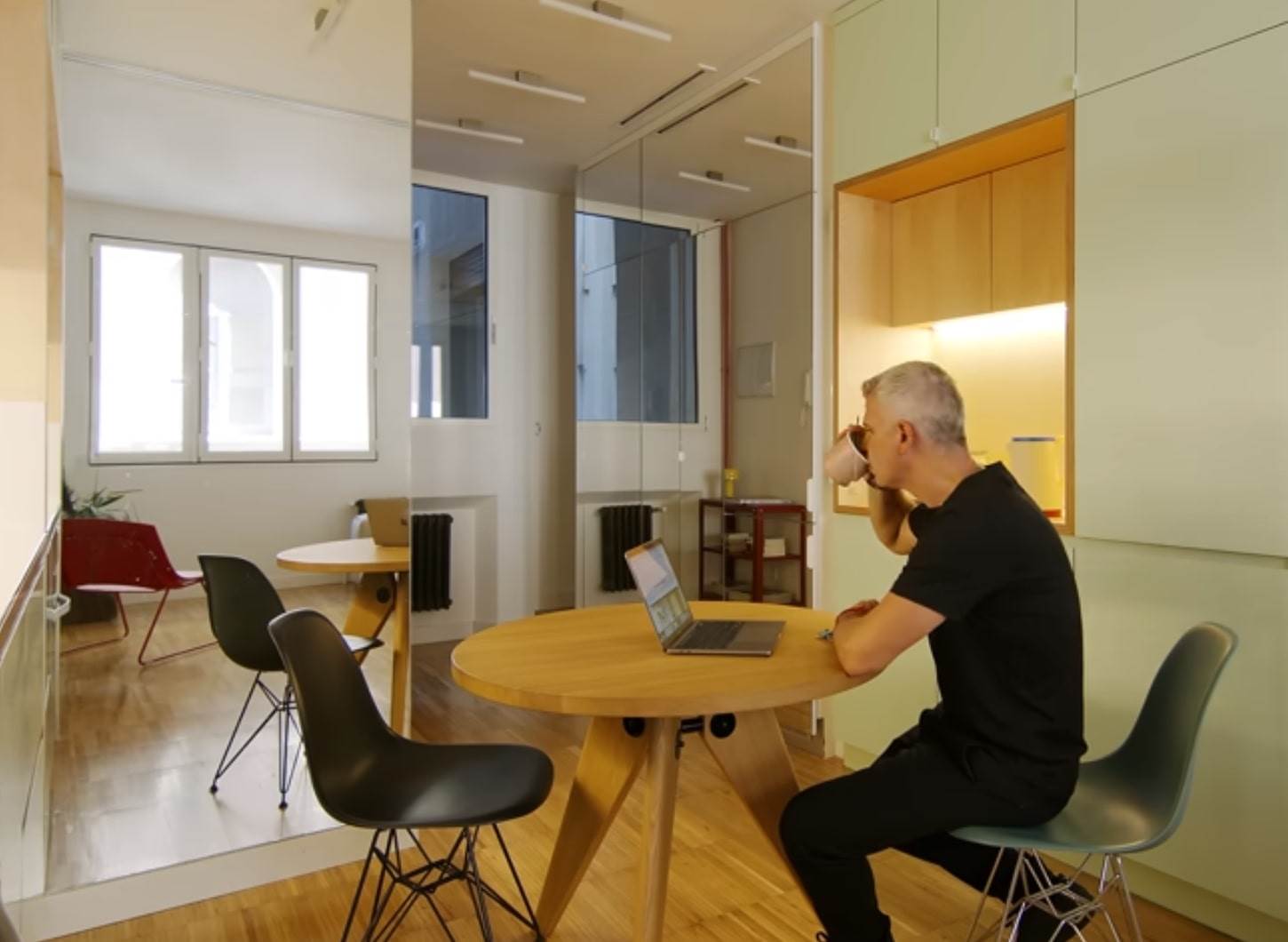 mali stan od 46 kvadrata svetao i okrecen 12-min.jpg