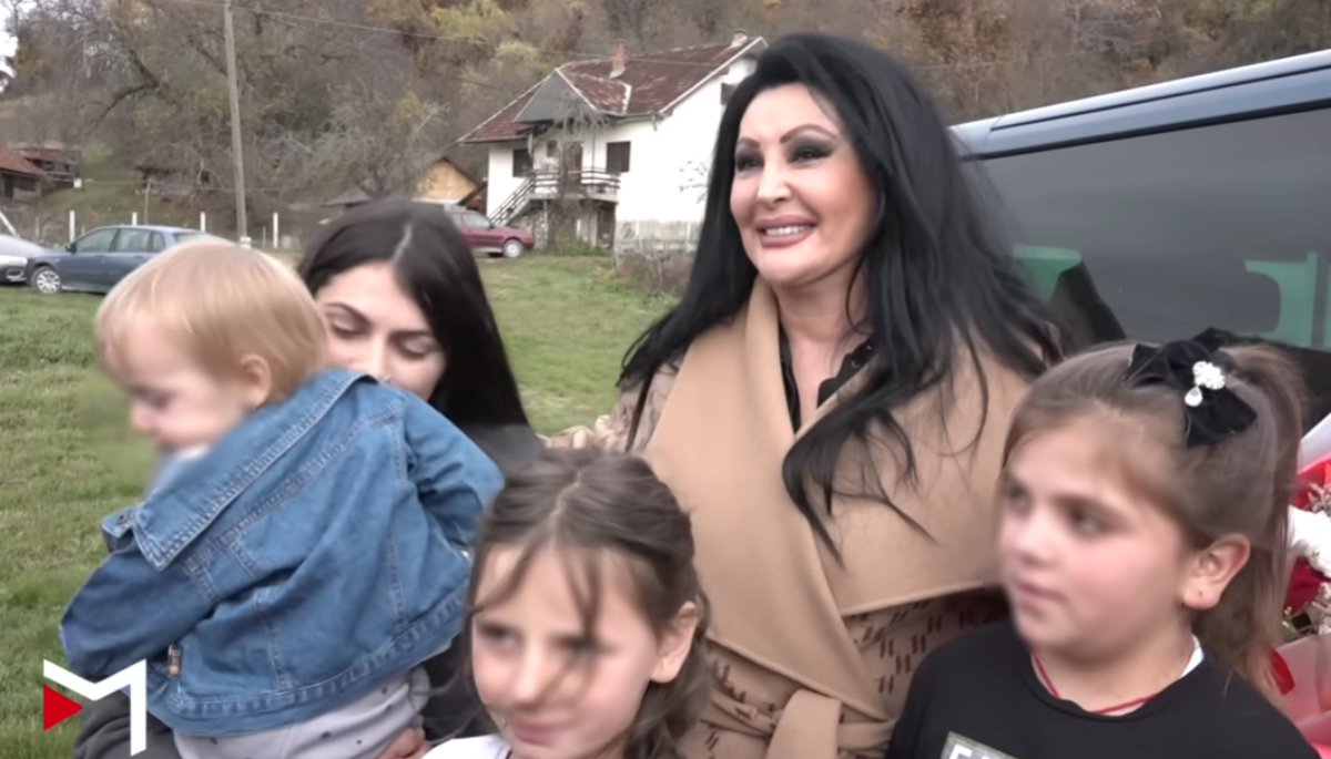Dragana Mirković sa Klodijanom i decom