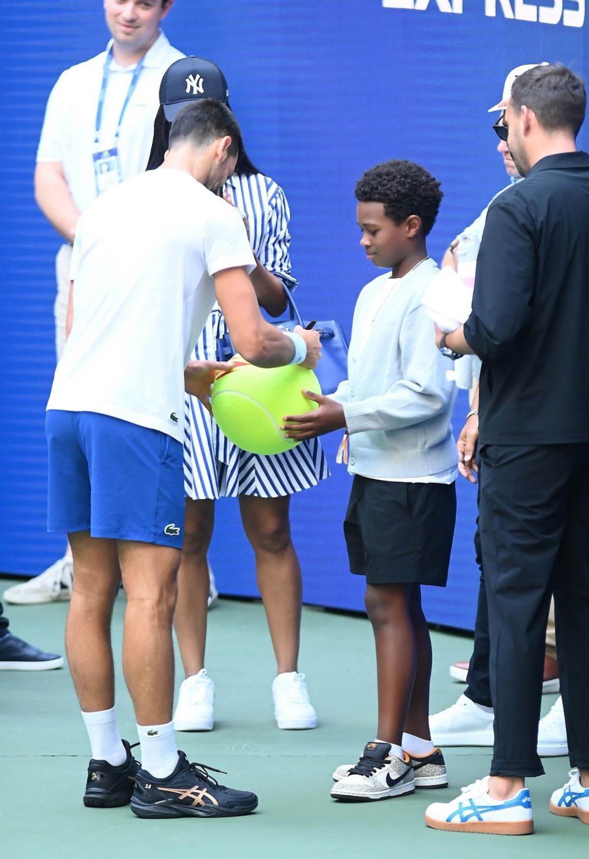 novak djokovic pevacica sijera 1033064040.jpg