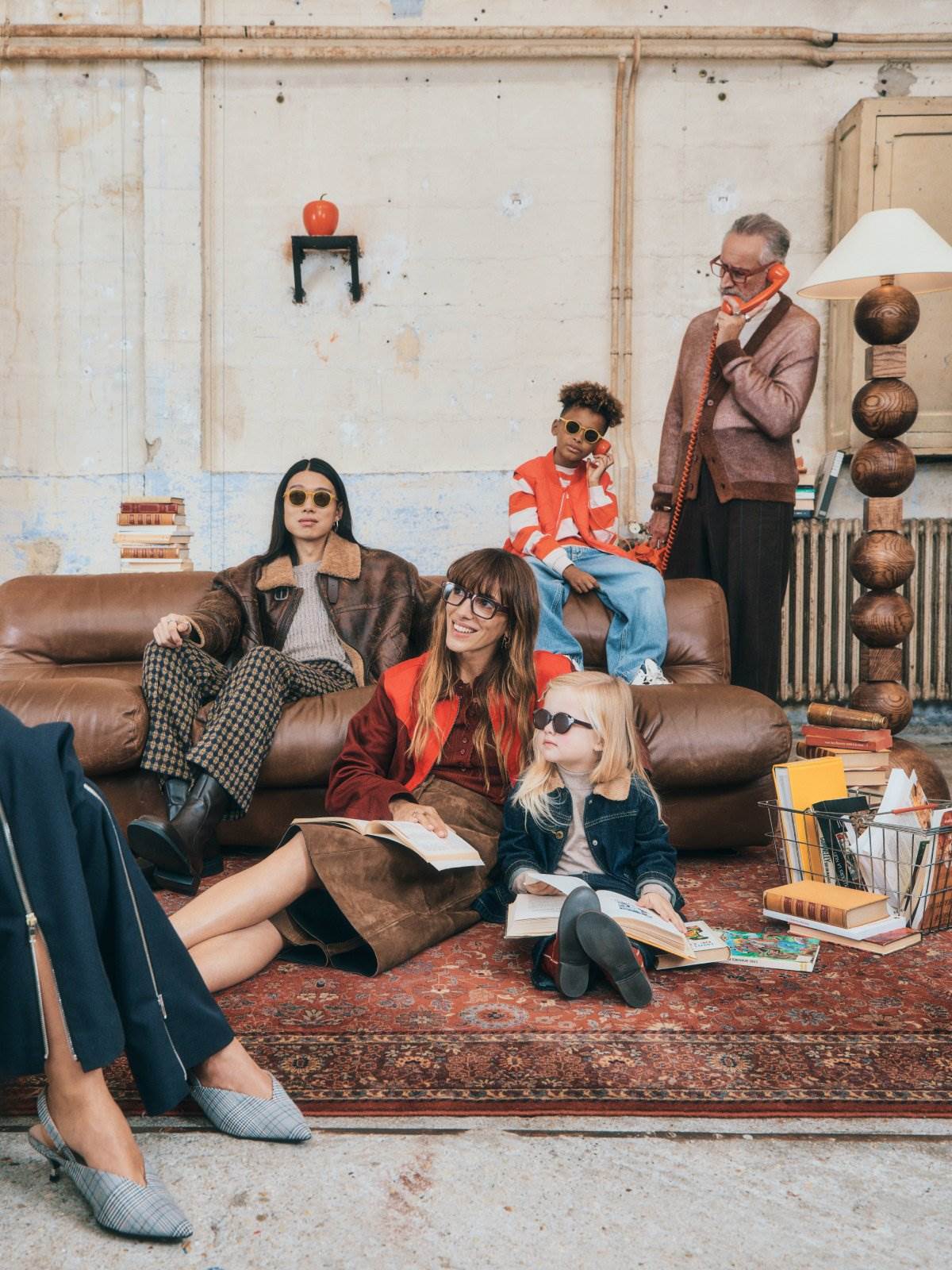 IZIPIZI_AW25_SUN_READING_GROUP_CAMPAIGN_01.jpg