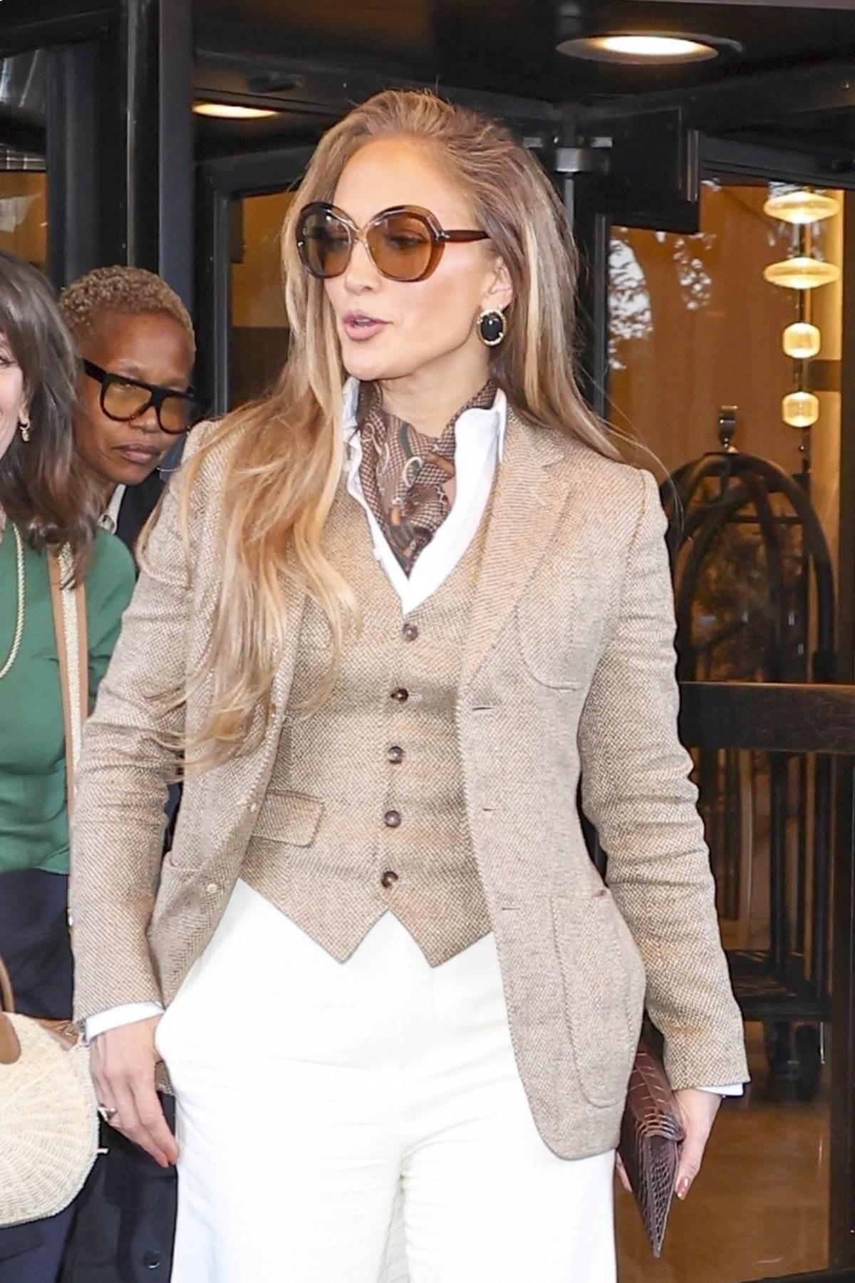 Dženifer Lopez u modernom jesenjem kompletu