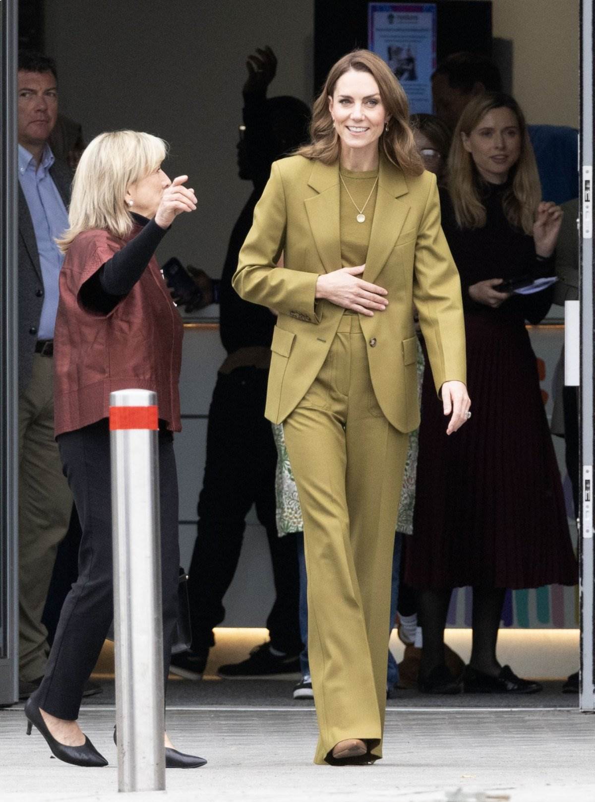 Kejt Midlton u zelenom odelu