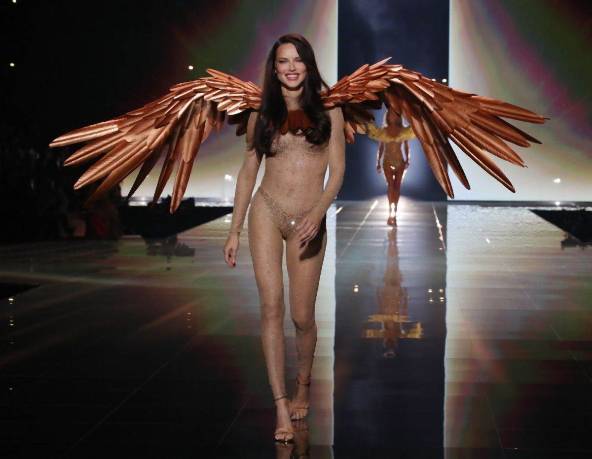 adrijana lima viktorijas sikret revija andjeli 1045832210.jpg