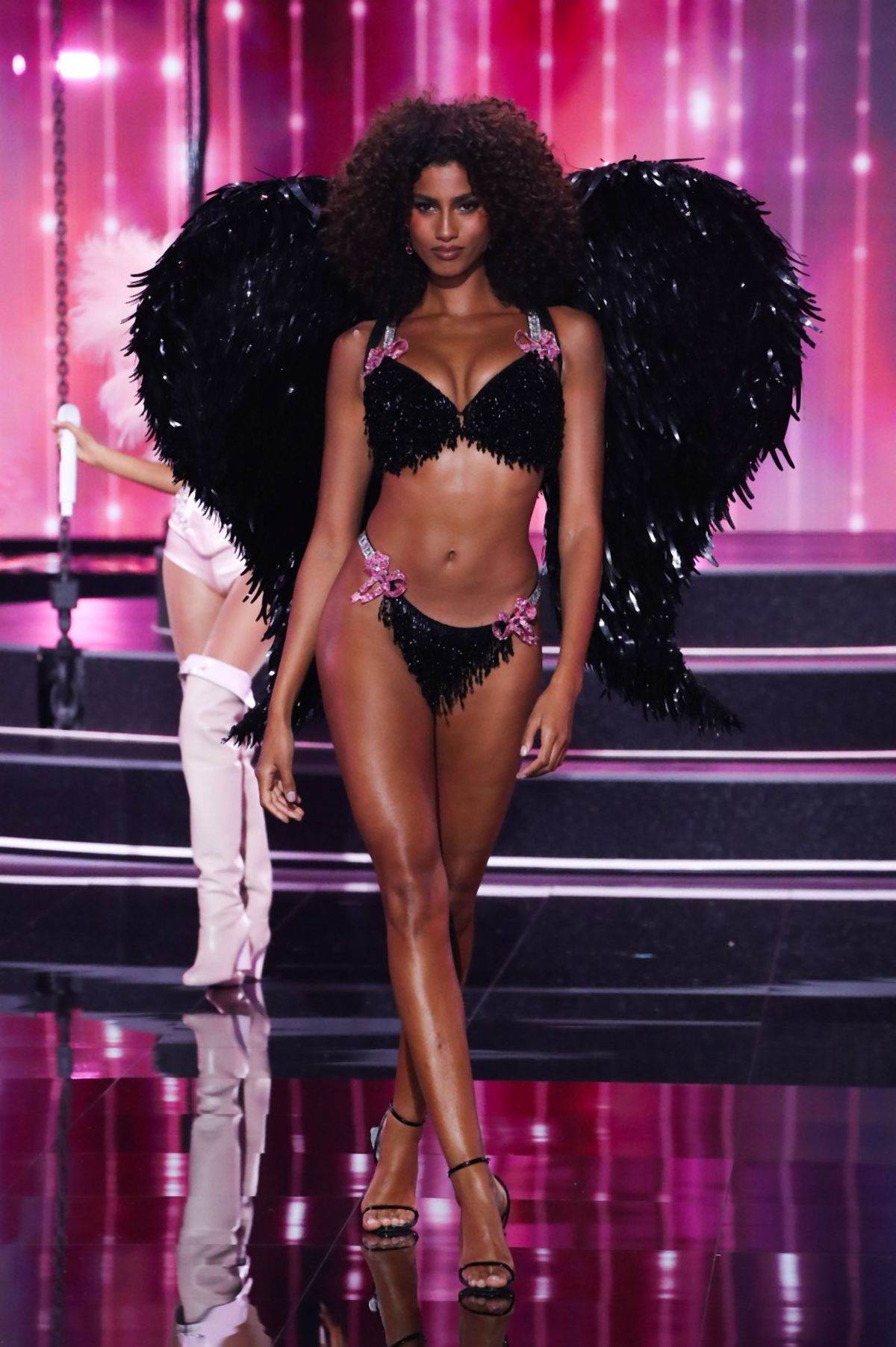 viktorijas sikret revija andjeli 1045823273.jpg