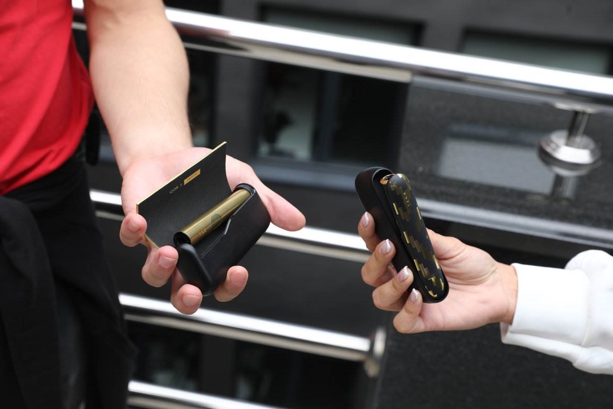 IQOS ILUMA i x Seletti