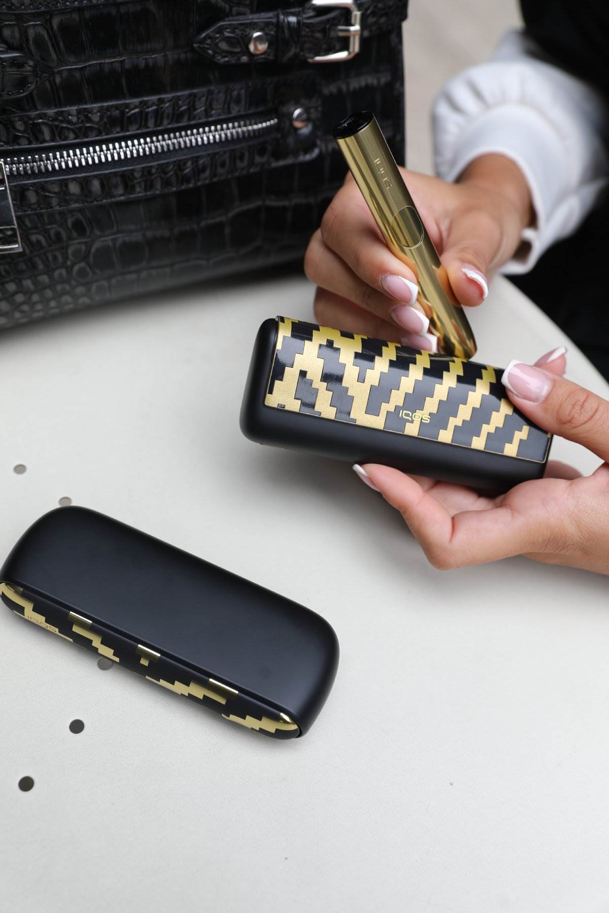 IQOS ILUMA i x Seletti