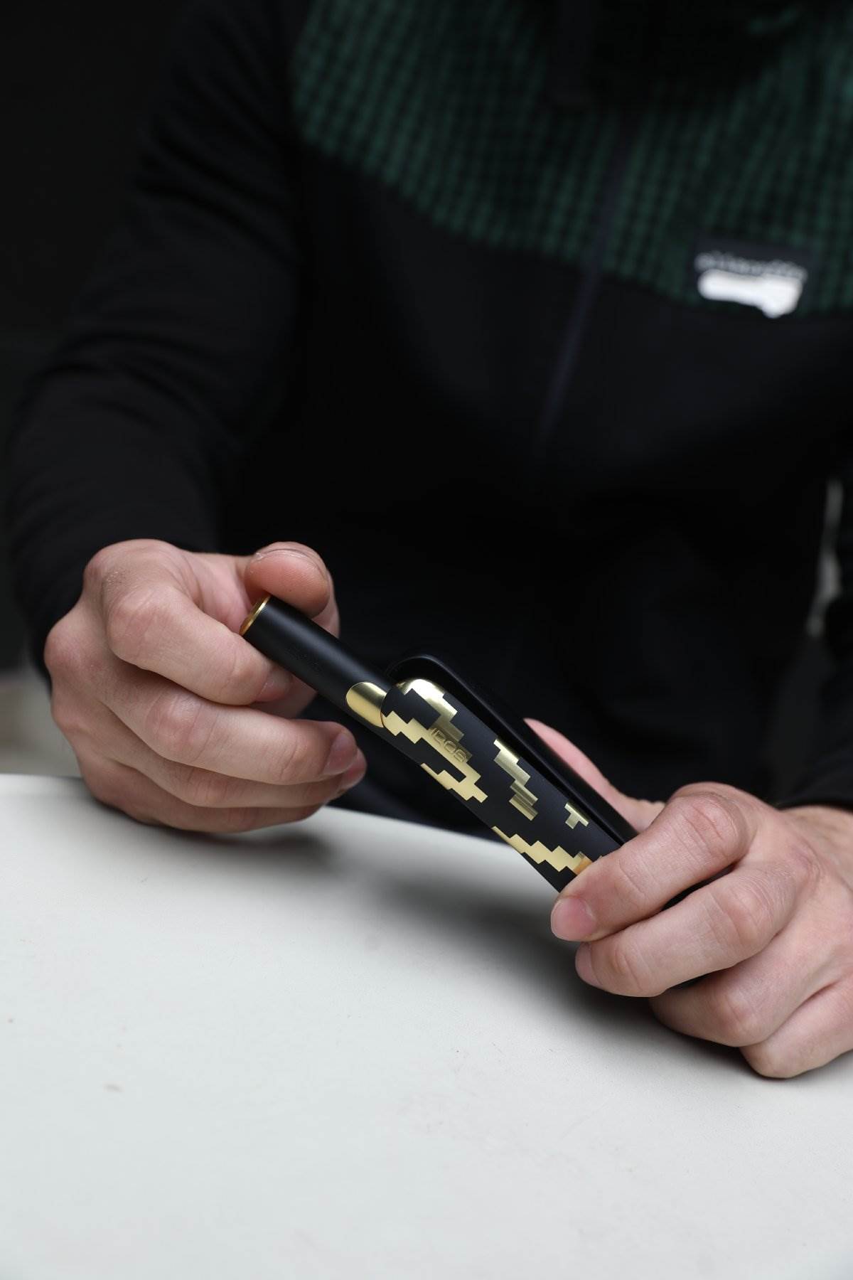 IQOS ILUMA i x Seletti