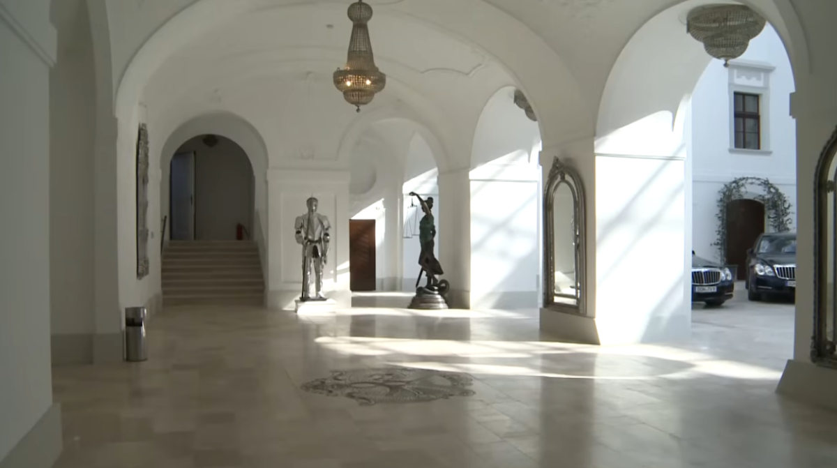 Dvorac Dragane Mirković