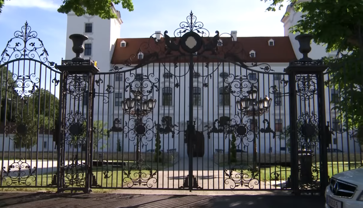 Dvorac Dragane Mirković