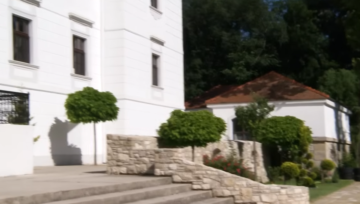 Dvorac Dragane Mirković