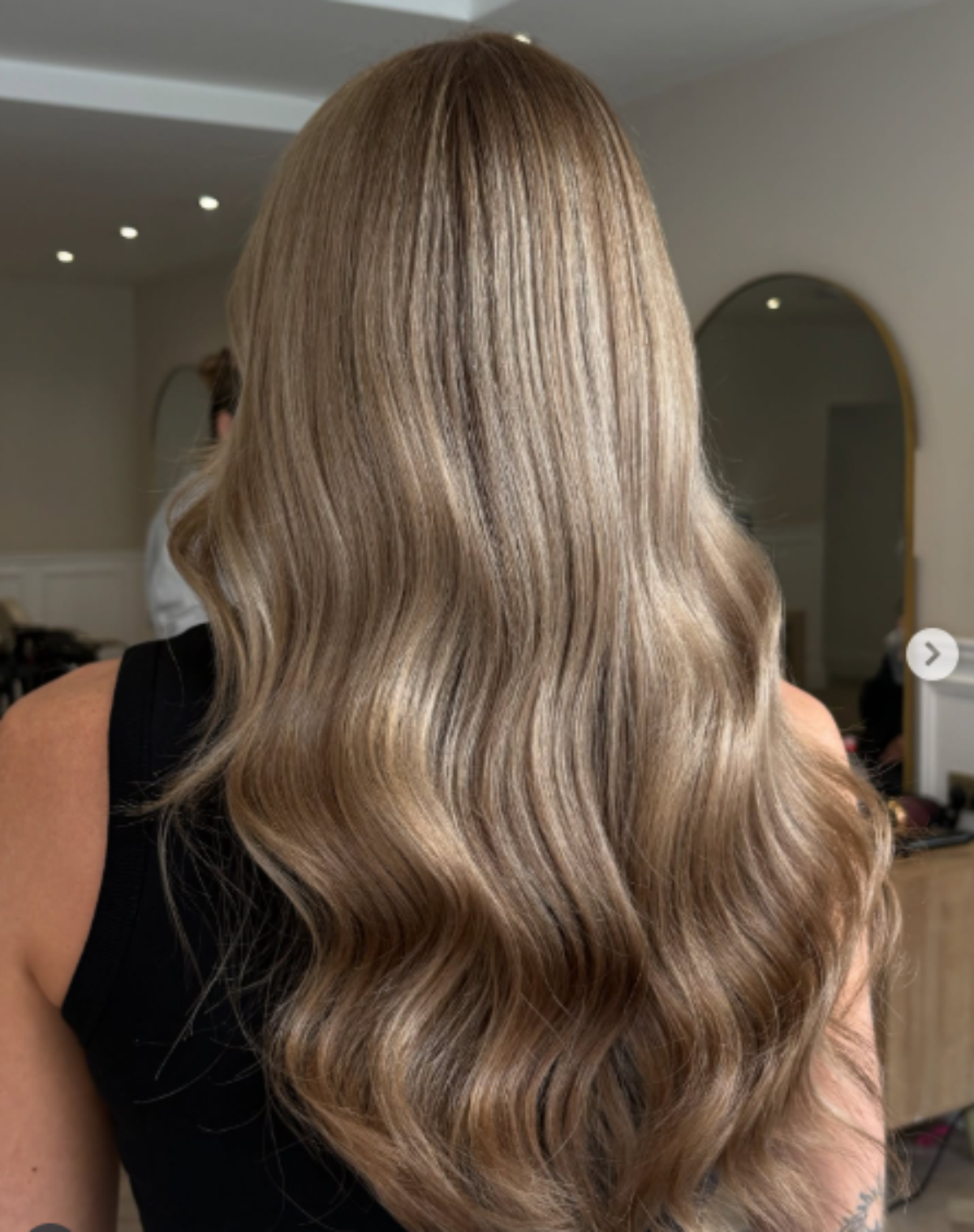 Tamnoplava kosa sa pramenovima