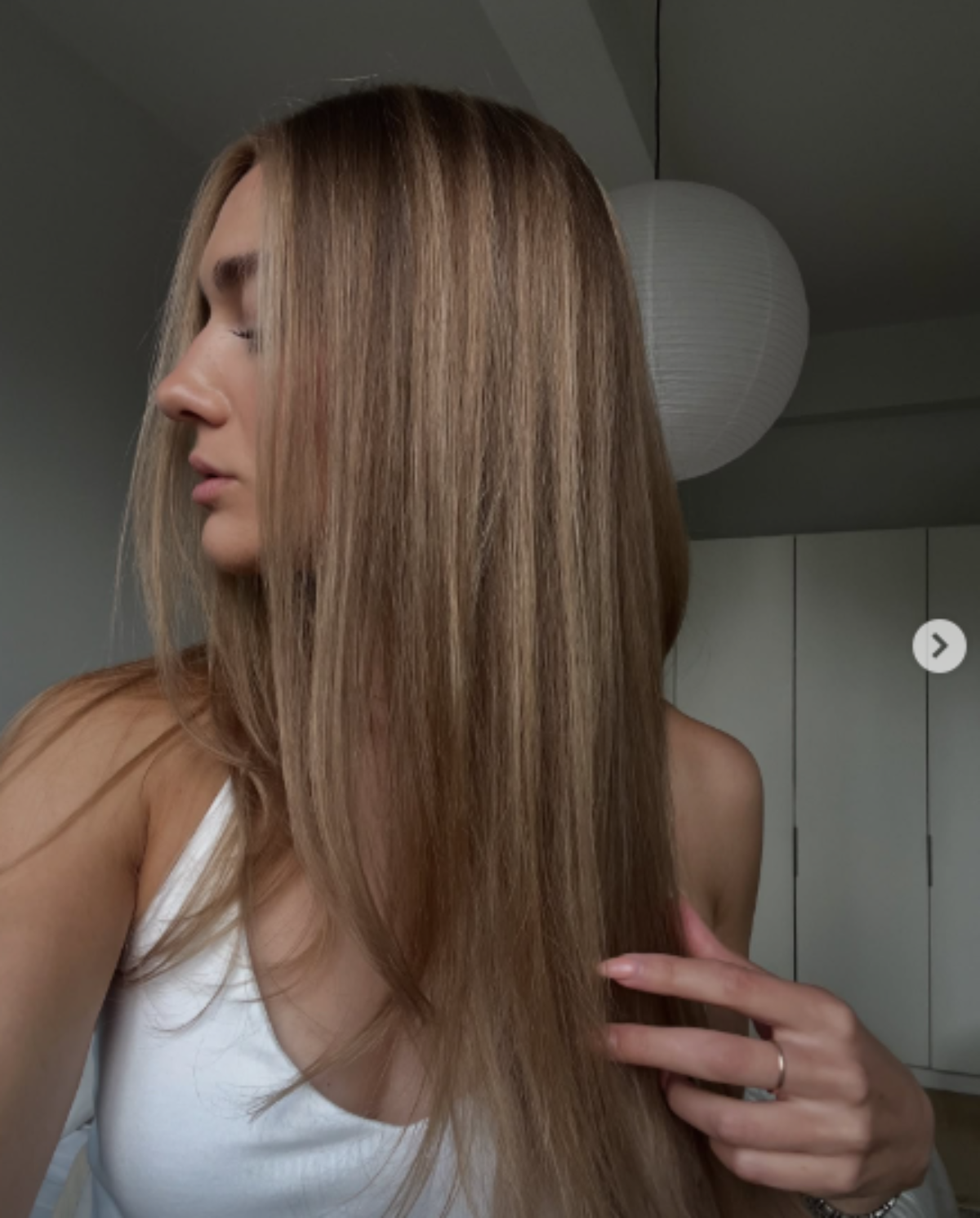 Tamniji med boja kose