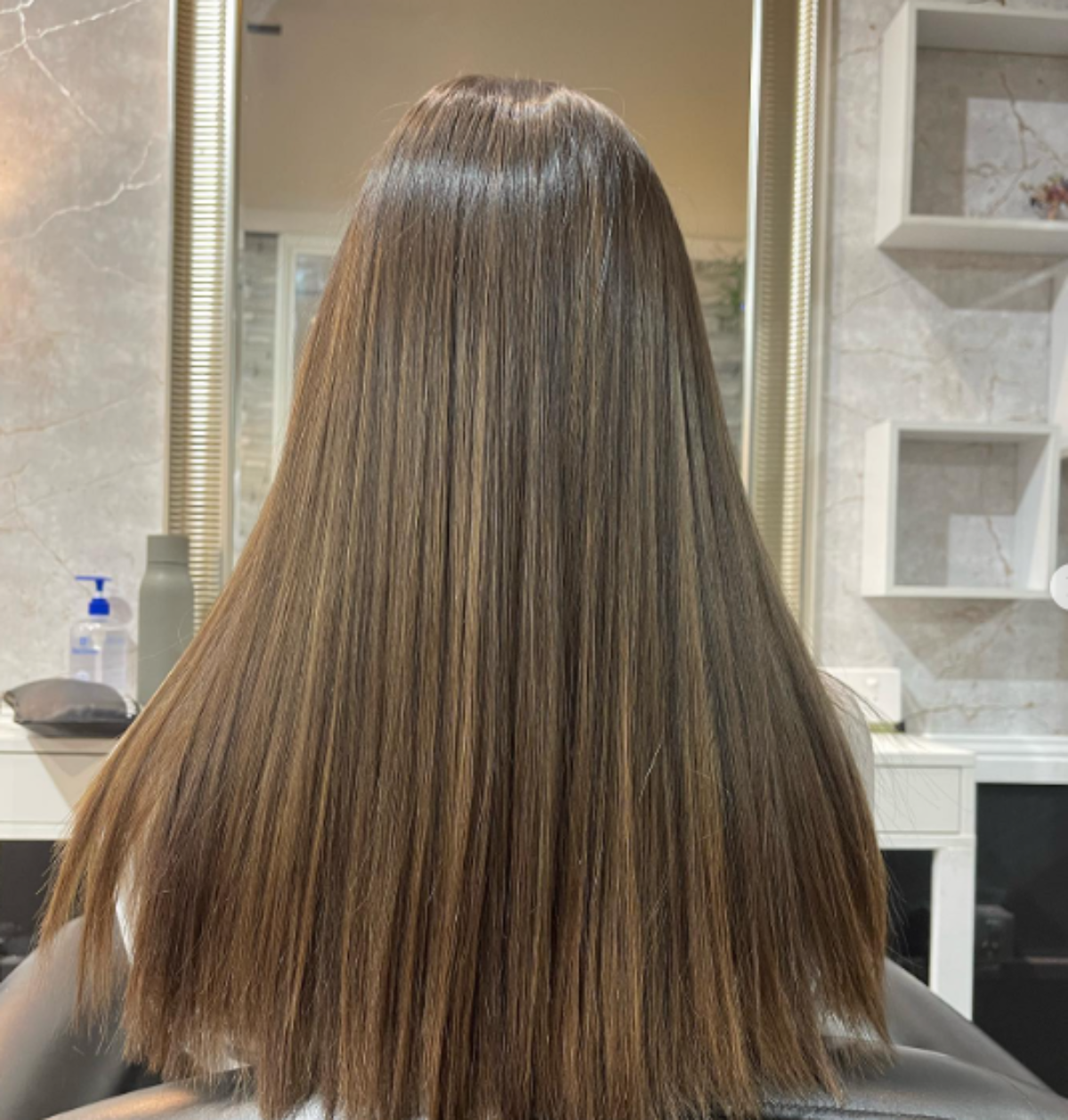 Tamniji med boja kose