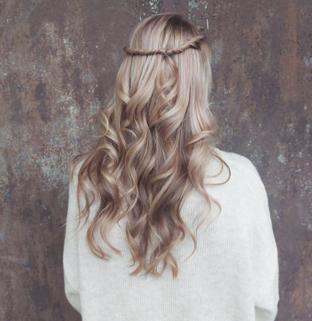 Plava boja kose za žene preko 50 godina