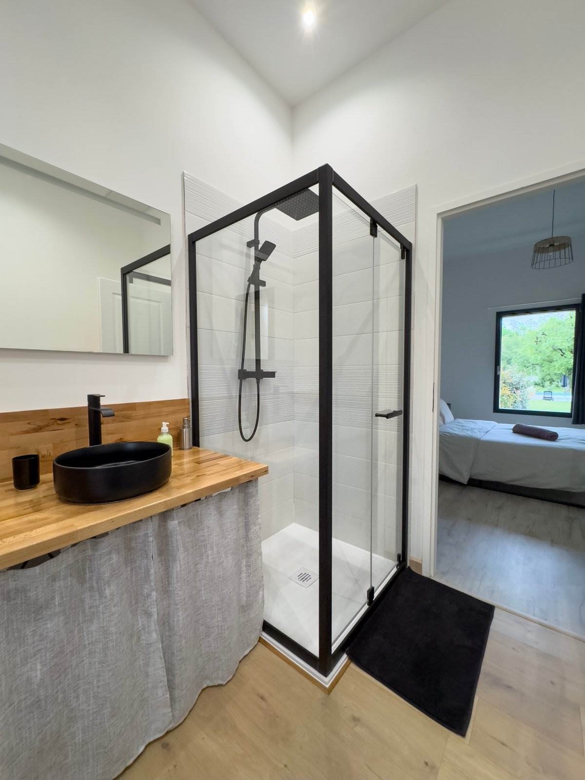 Kupatilo sa tuš kabinom