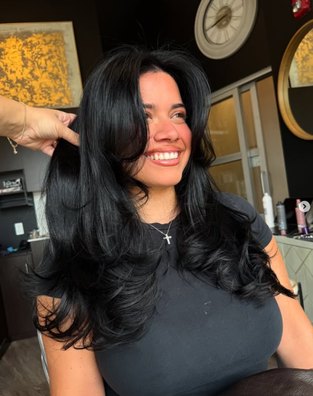 Saten crna boja kose